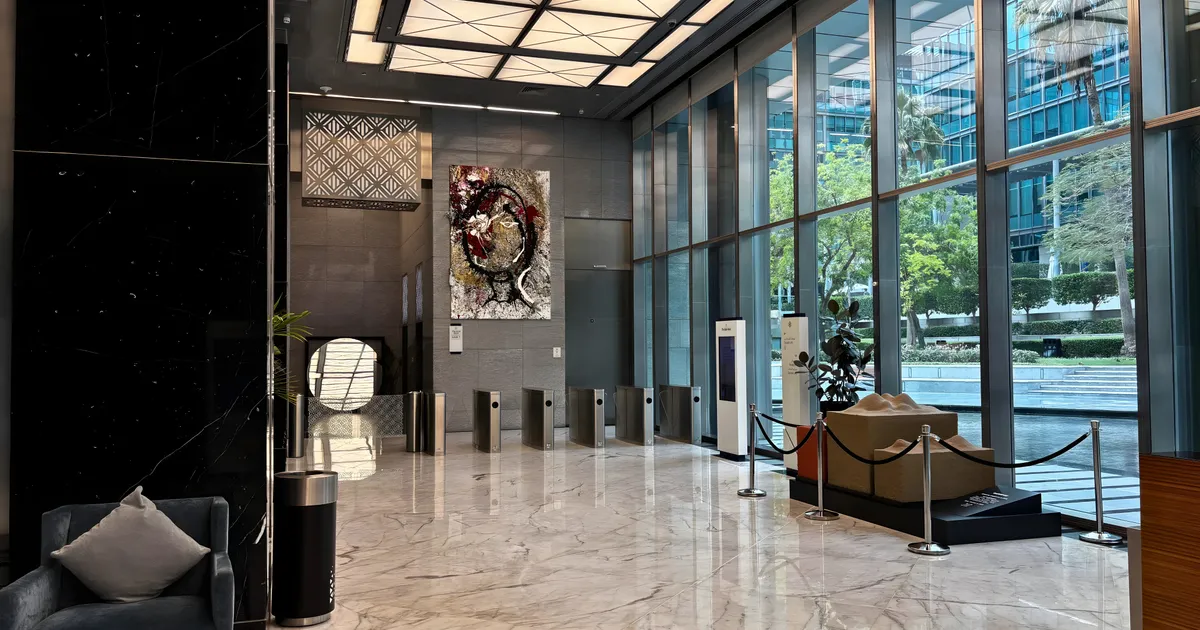 Oblong Contemporary logo