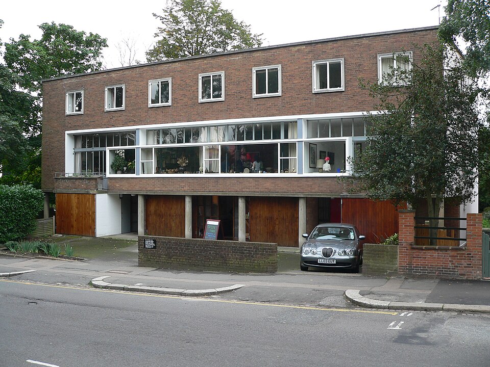2 Willow Road logo