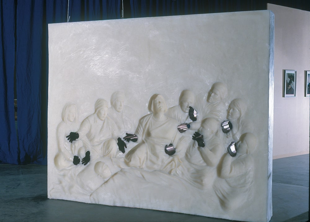 Bas Relief, 1999/2000 D'après Veillée funèbre au Kosovo, photographie de Georges Mérillon, 1990/2000