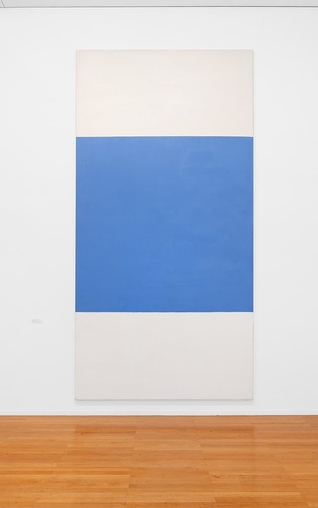 Carré bleu sur fond blanc