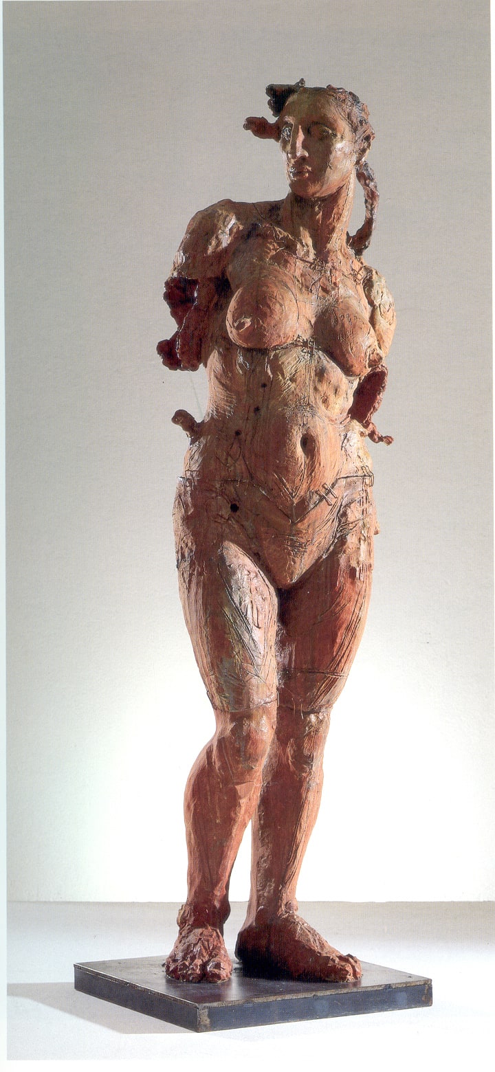 Mujer de pie