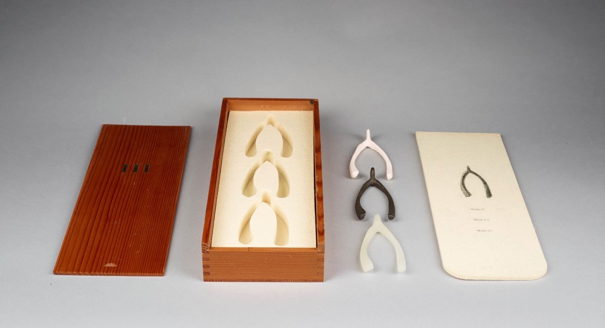 III (Three Wishbones in a Box)