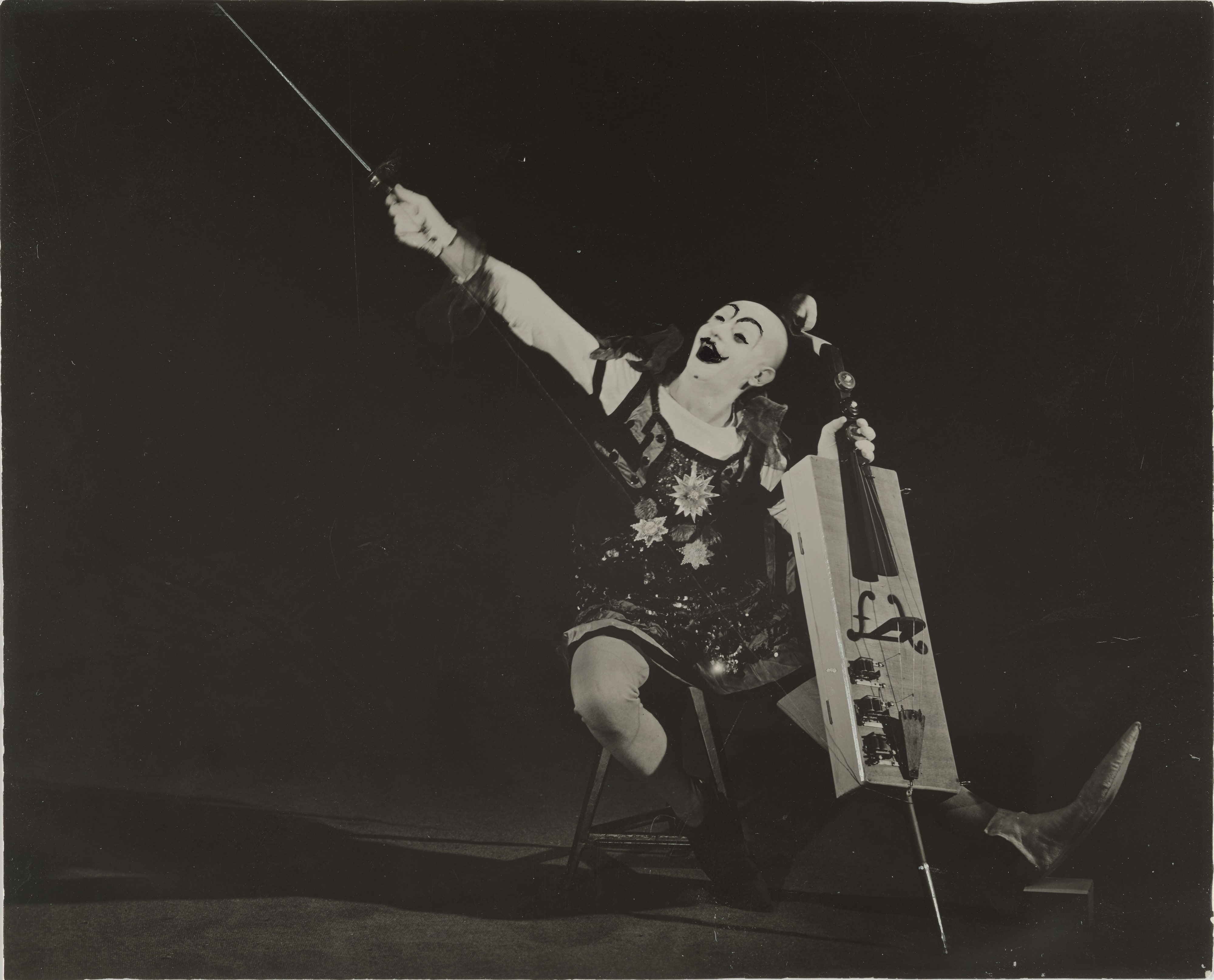[Oskar Schlemmer as a Musical Clown].