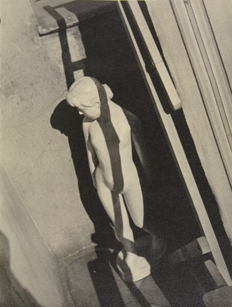 [Sculpture and Shadow]