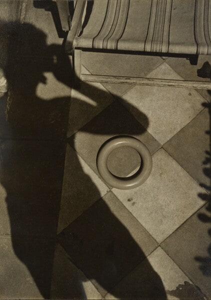 Photograph II [Fotografie II]