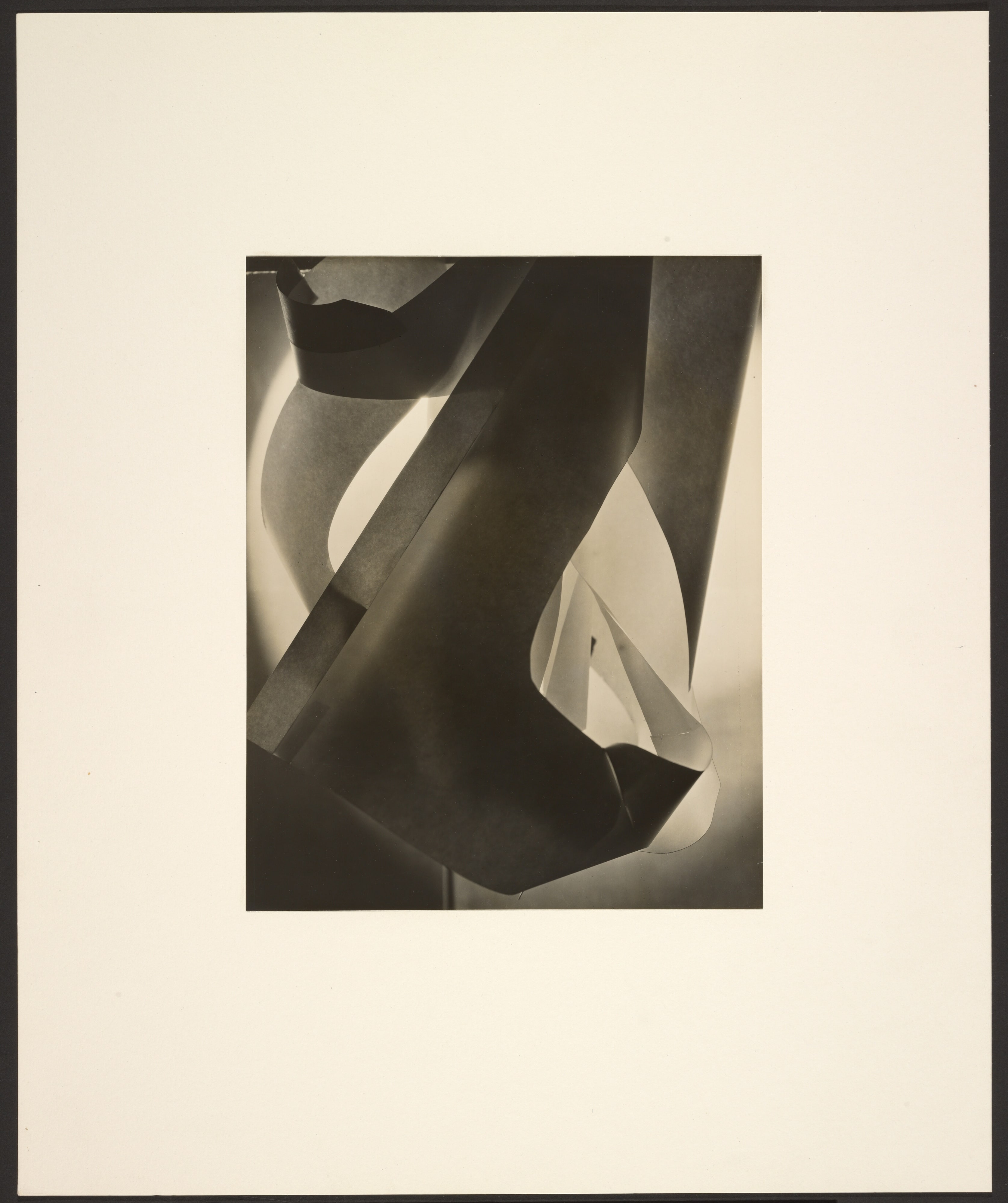 [Cut-paper Abstraction]