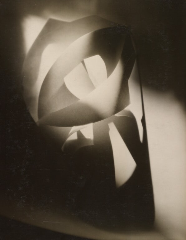 [Cut-paper Abstraction]
