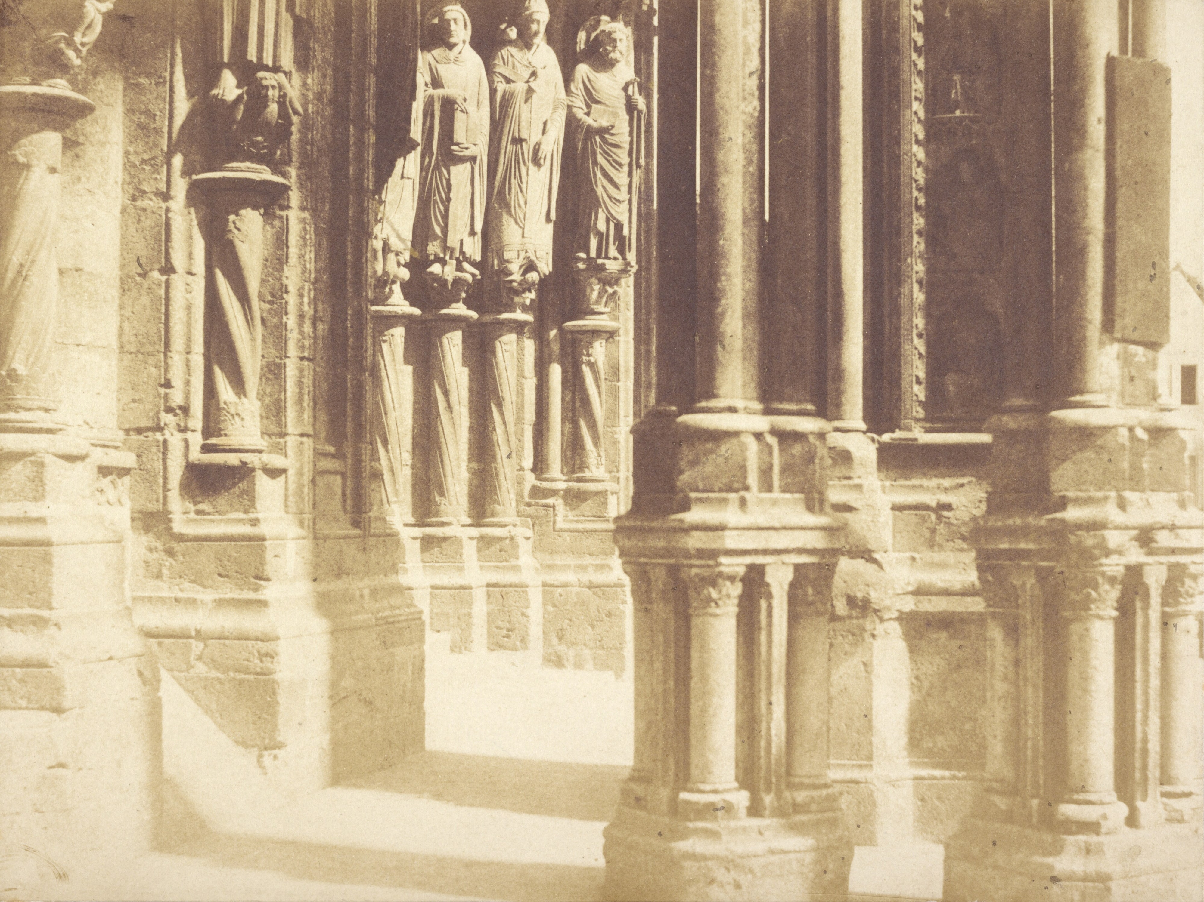 [Detailed view of the external colonnade of Bourges Cathedral]