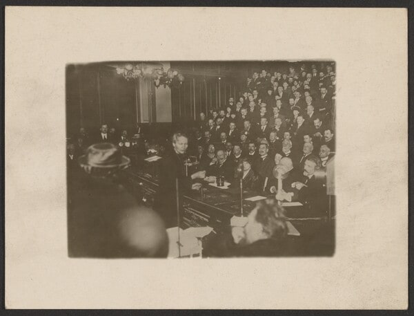 [Marie Curie lecturing at the Conservatoire National des Arts et Métiers]