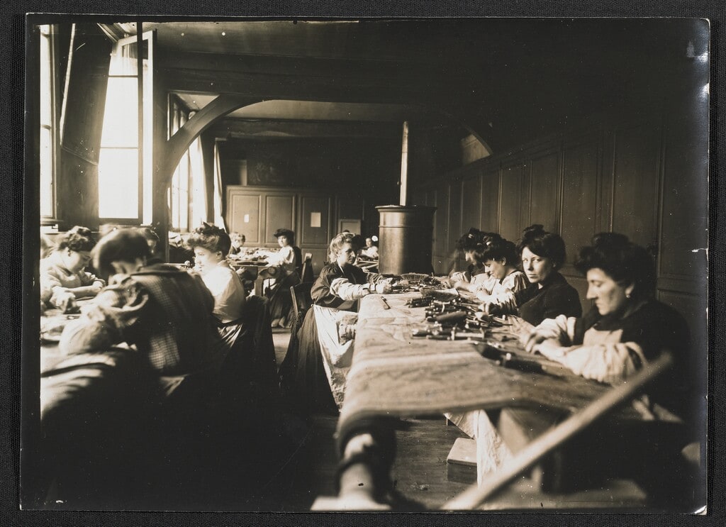 [Manufacture des Gobelins. Grand atelier des réparations des grands tapis.]