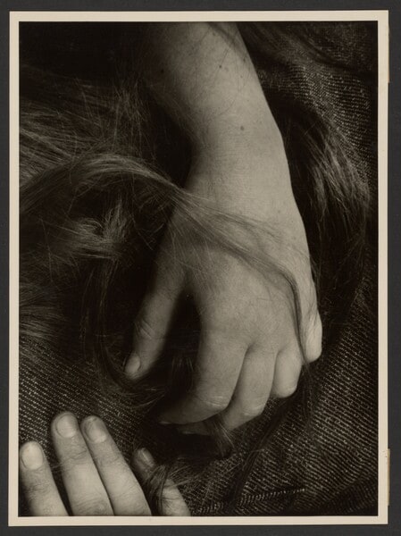 [Study of Hands and Hair Against Tweed Fabric] Haande nut Haar
