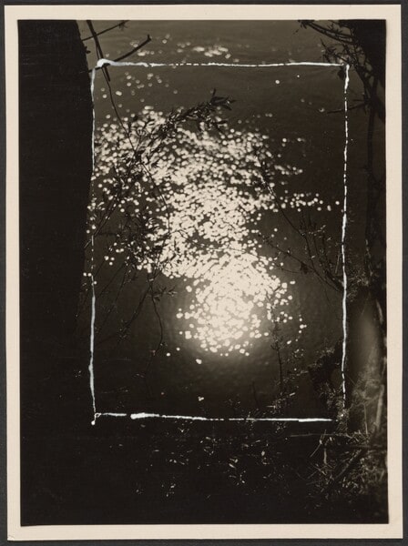 [Study of Light Reflections on Water]