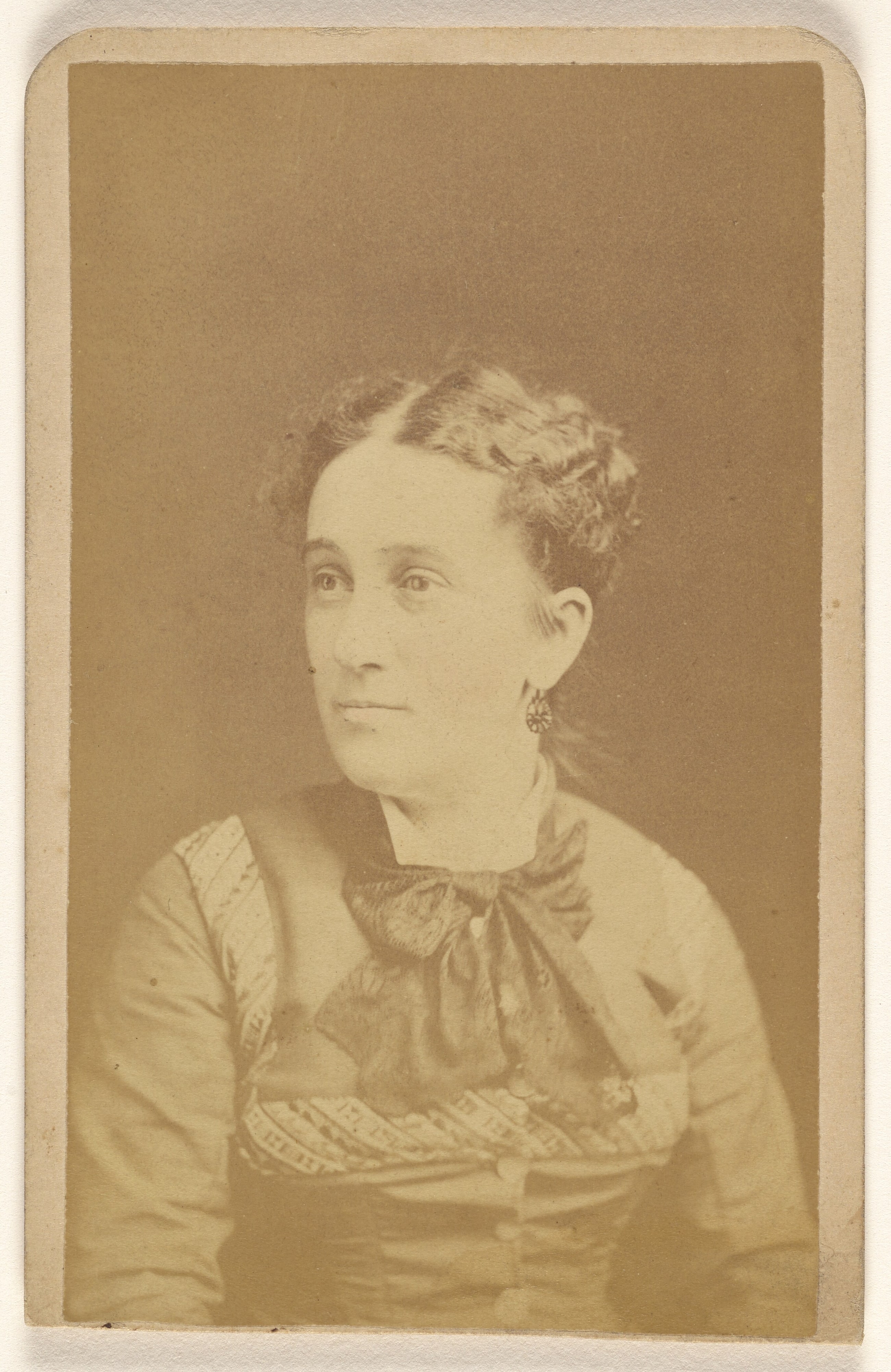 [Unidentified woman in 3/4 profile]