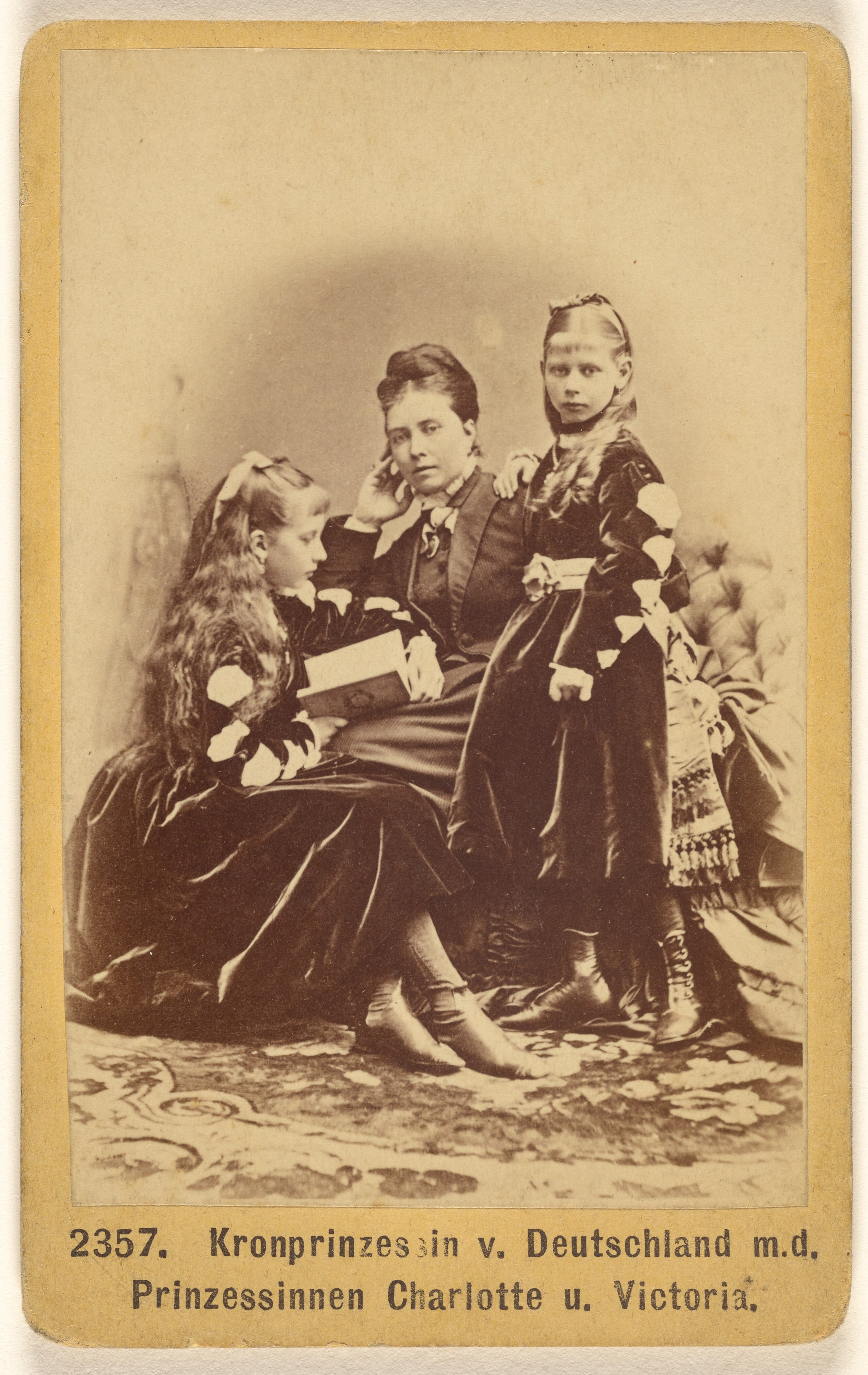 Kronpr. v. Deutschalnd m.d. Prinzessinn Charoltte u. Victoria.