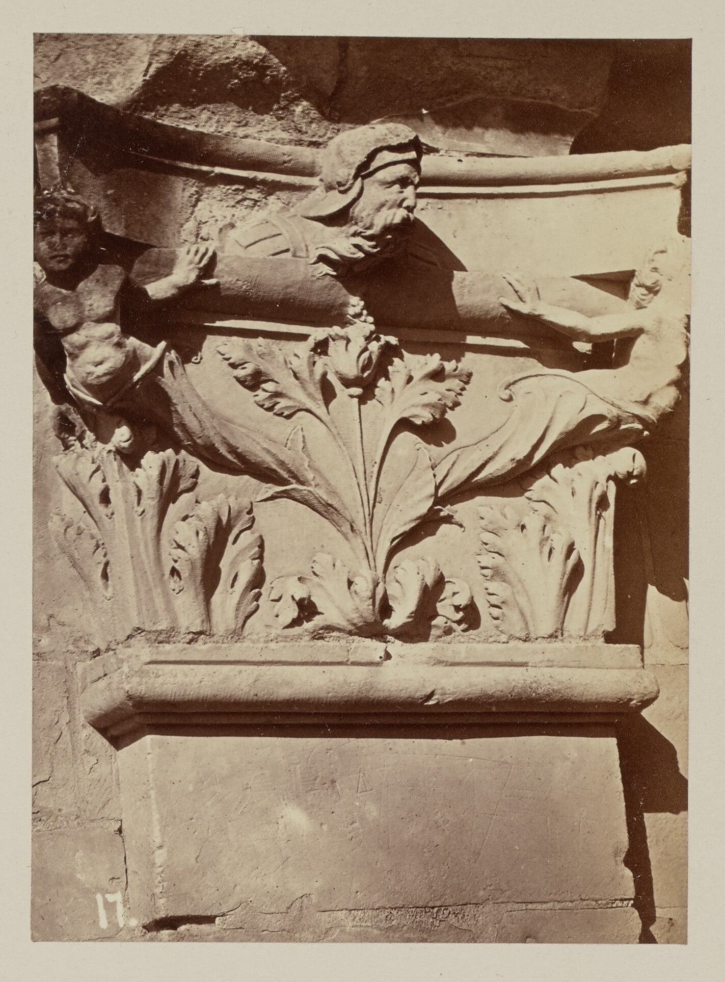 Château de Chambord: Chapiteaux de la façade du levant