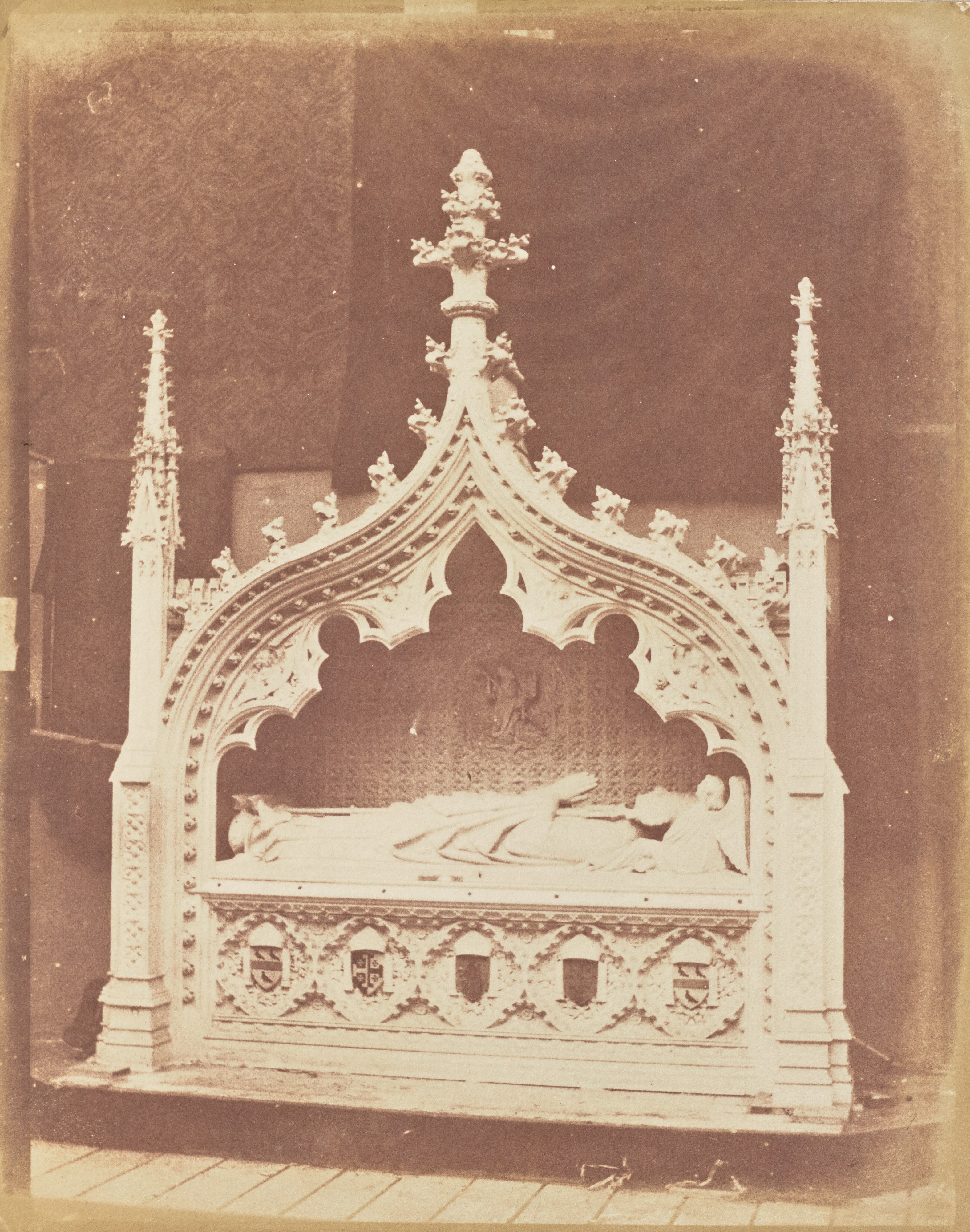 [Tomb]