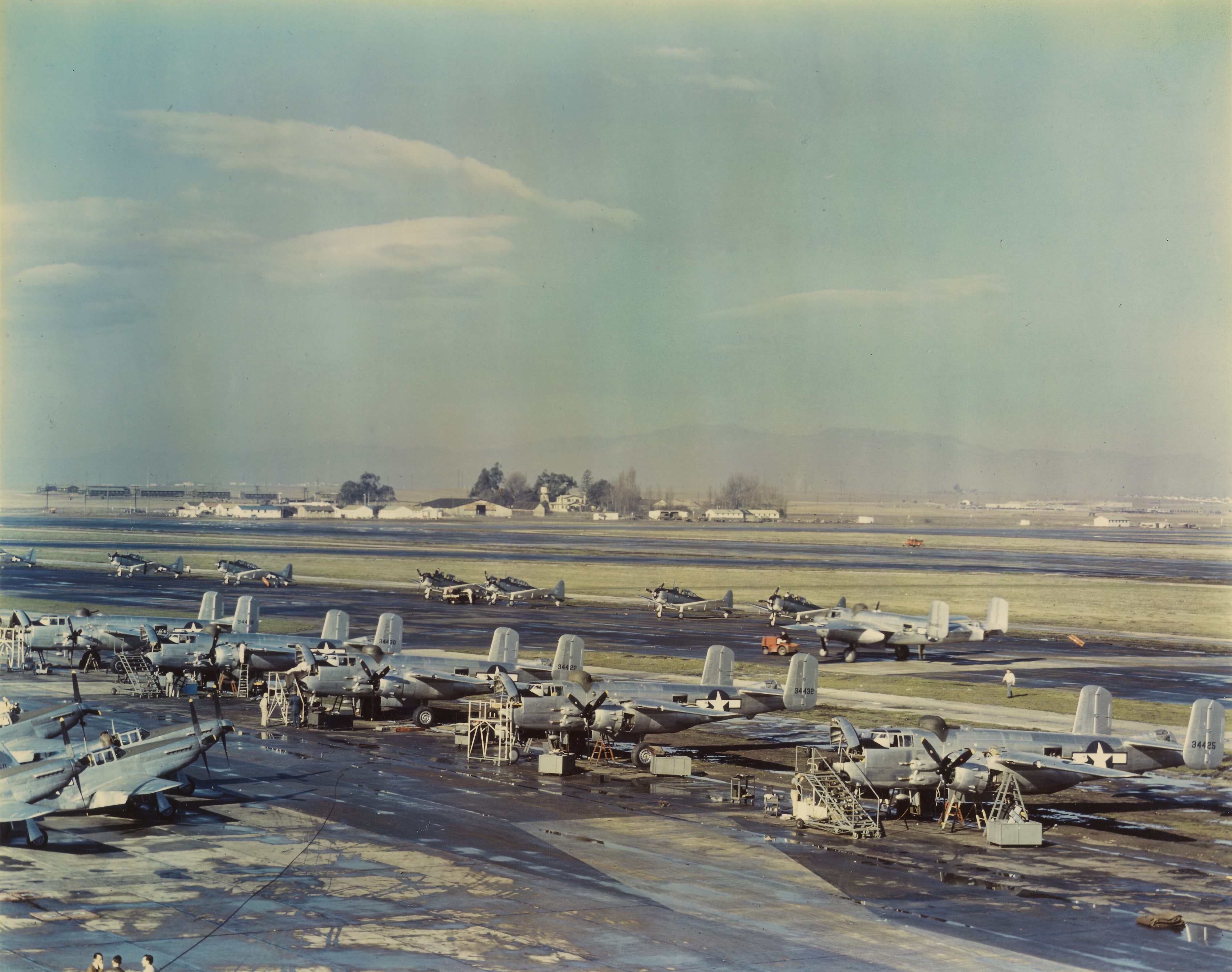 Planes On Field (P-38s ?)