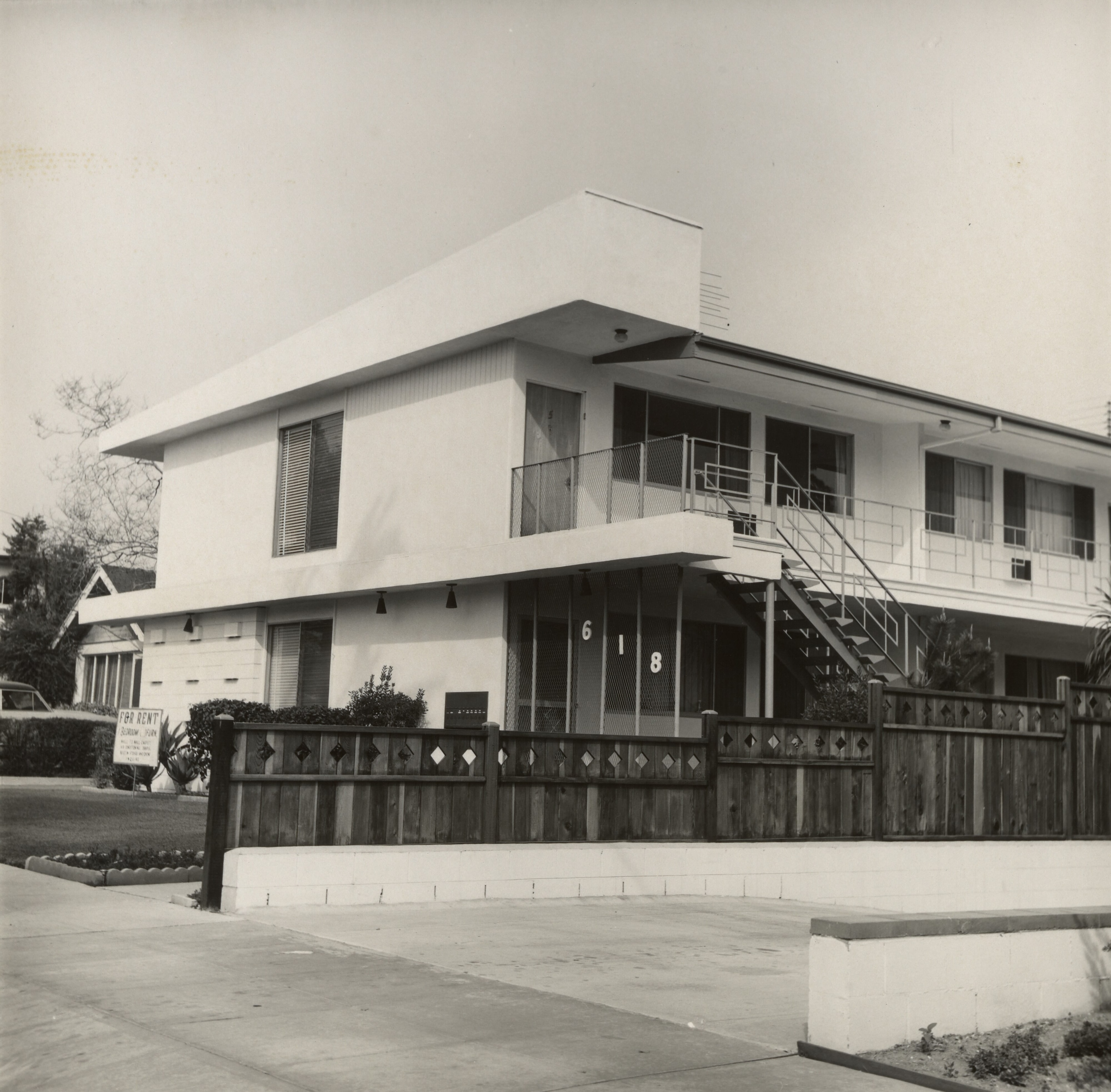 618 N. Los Robles