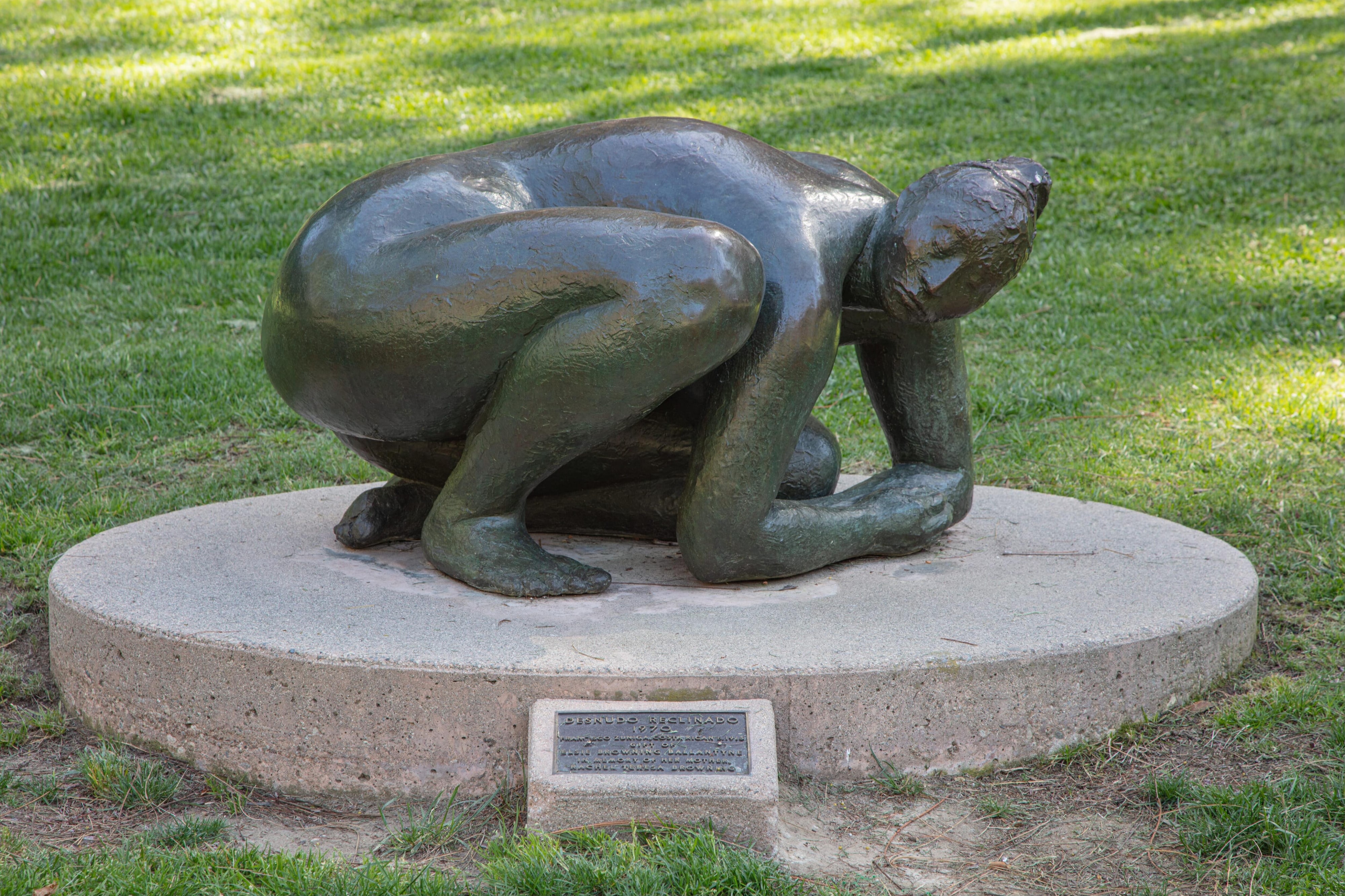 Desnudo Reclinado/Reclining Nude