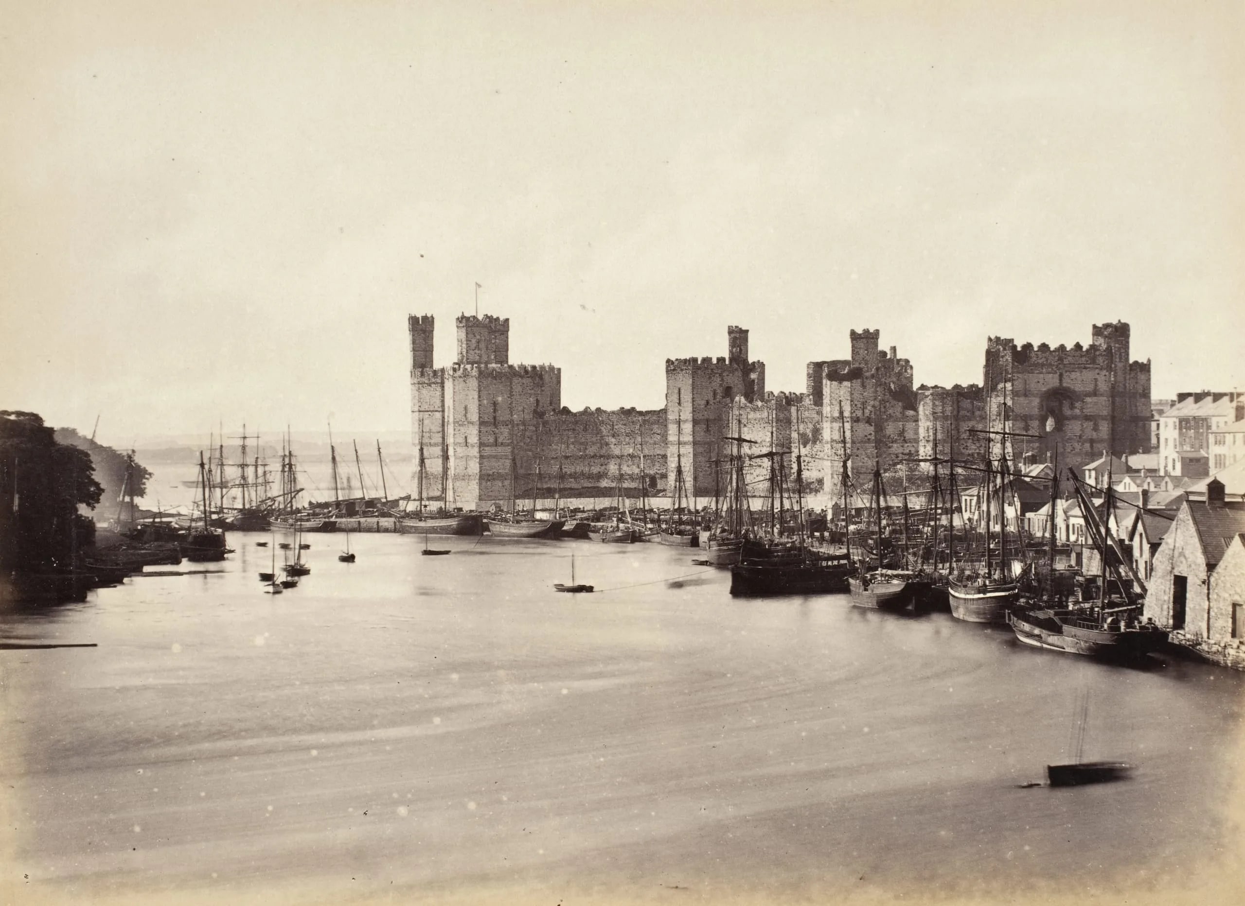 Carnarvon Castle & Mouth Of River (578)