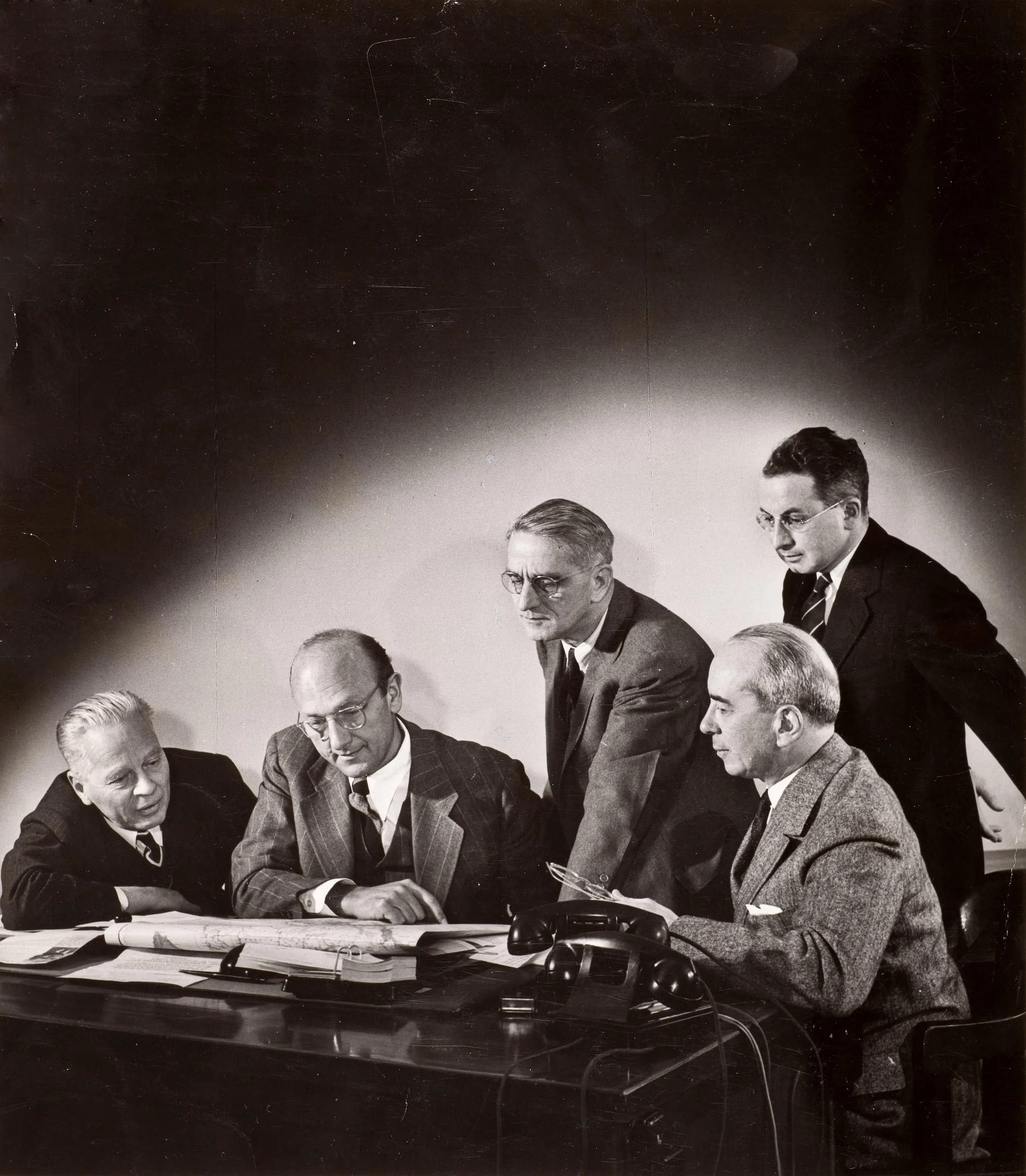 Meeting of Atomic Energy Commission:  (L-R) Sumner Pike, Chairman David Lilienthal, William Waymack, Lewis Strauss and Robert Bacher.  Washington, DC, 1946