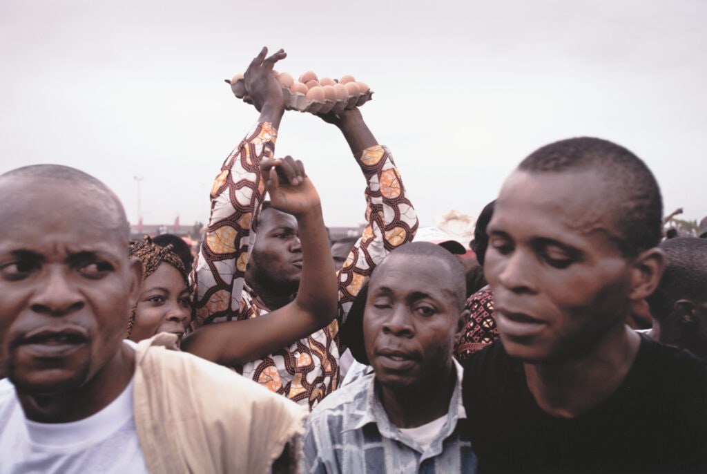 Supporters of Jean-Pierre Bemba mock President Kabila, calling him an egg seller (in reference to Kabila's statement that he could not take part in early election debates because he was balancing the delicate affairs of state on his head, as an egg seller