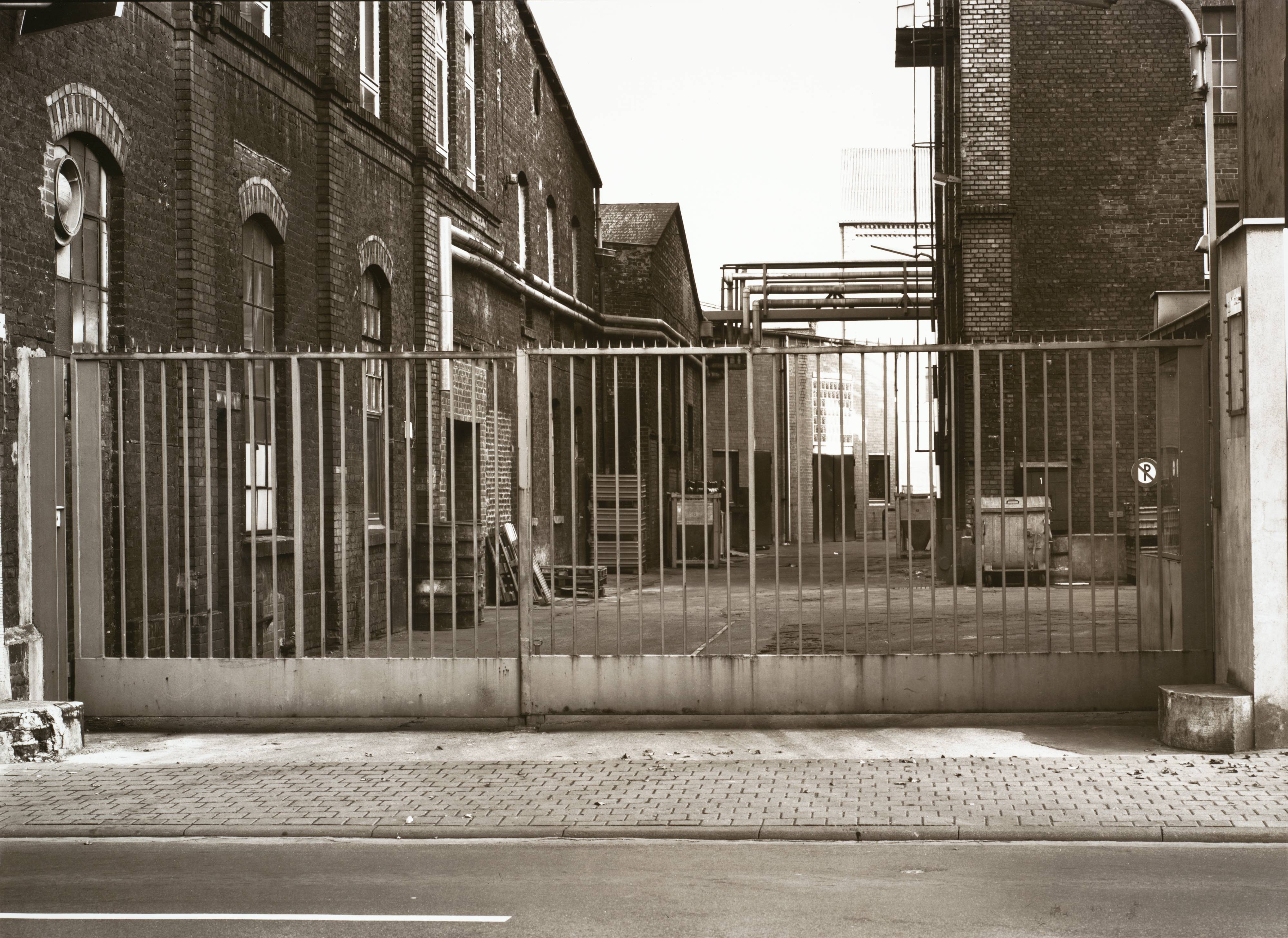 Firma Gottfried Hagen AG, Tor 1, Köln-Kalk, Volzhoferstrasse 95-101, from the series Firmatüren (Factory Gates)