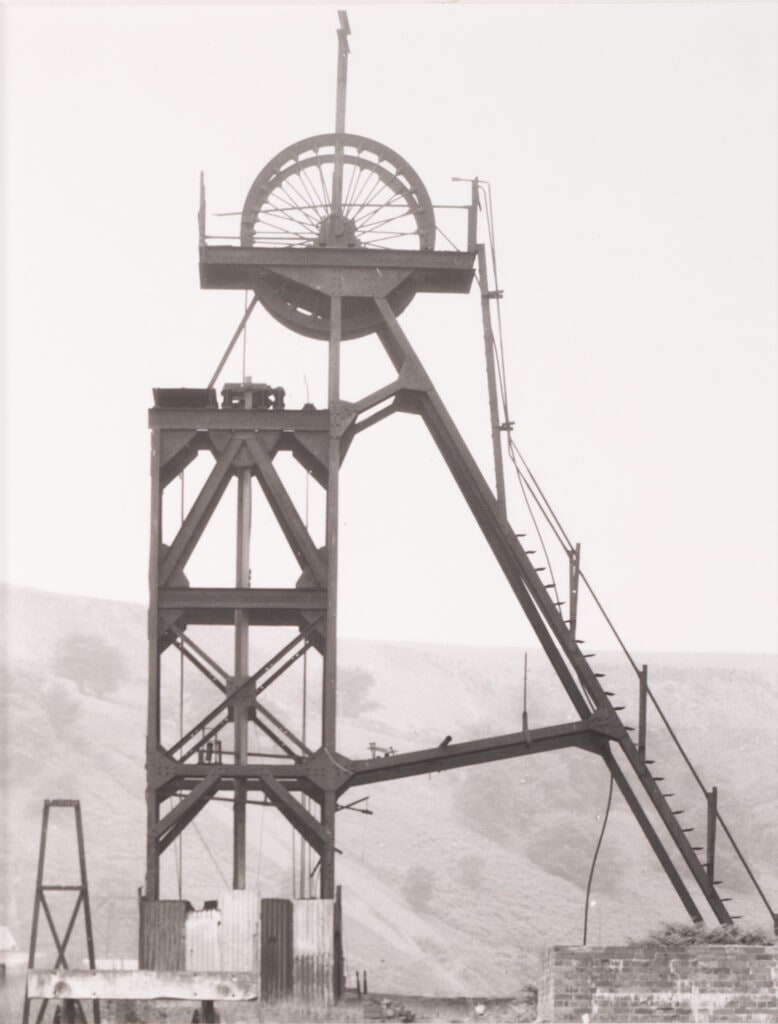 Förderturm, ca. 1910, Blaenserchan Colliery, Pontypool, Südwales (Winding Tower, ca. 1910, Blaenserchan Colliery, Pontypool, South Wales), from portfolio Industriebauten (Industrial Buildings)