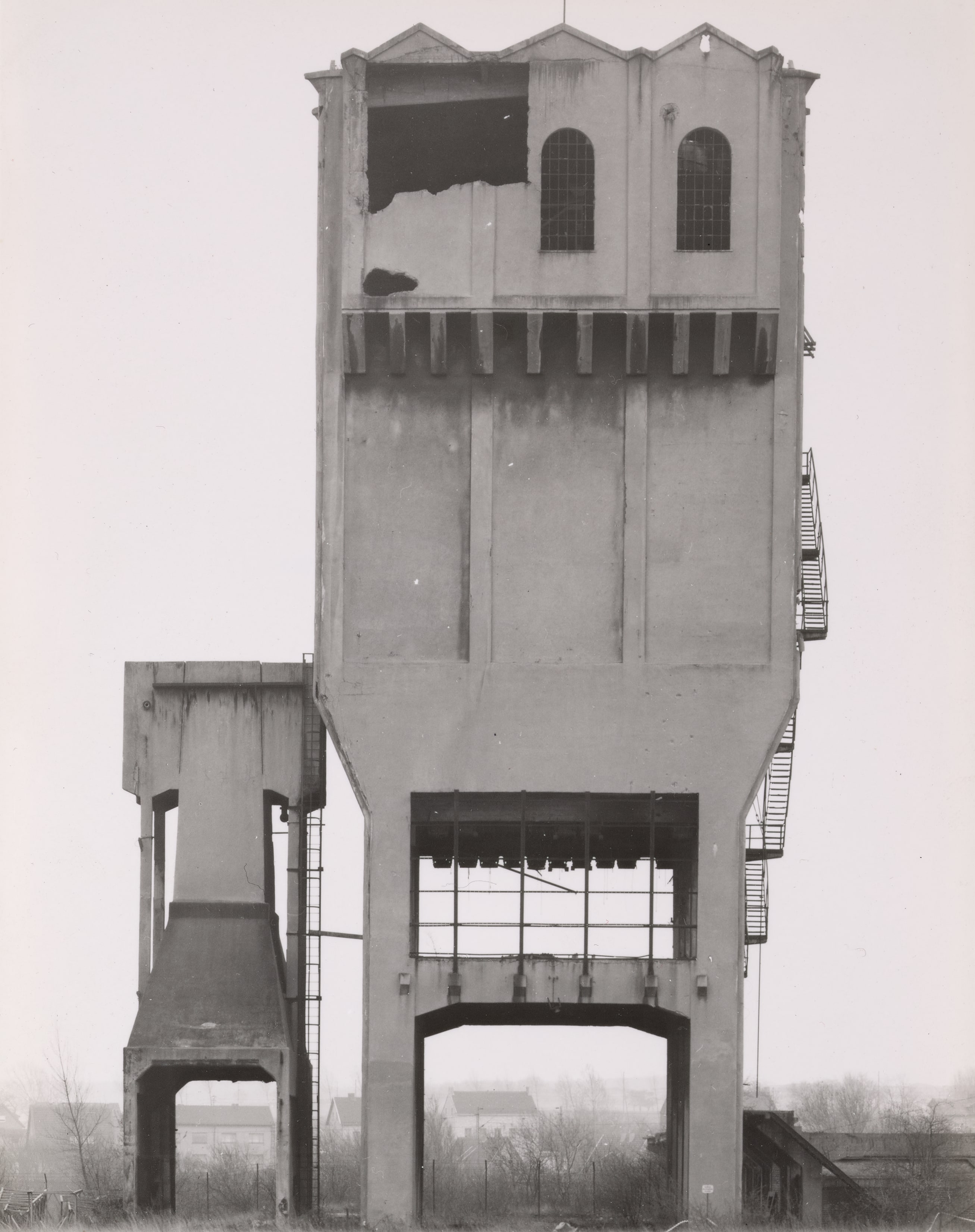 Silo für Kokskohle, ca. 1920, Kokerei Escheveiler Reserve, bei Aachen (Silo for Coking Coal, ca. 1920, Coking Plant of Escheveiler Reserve, Aachen), from Industriebauten (Industrial Buildings)