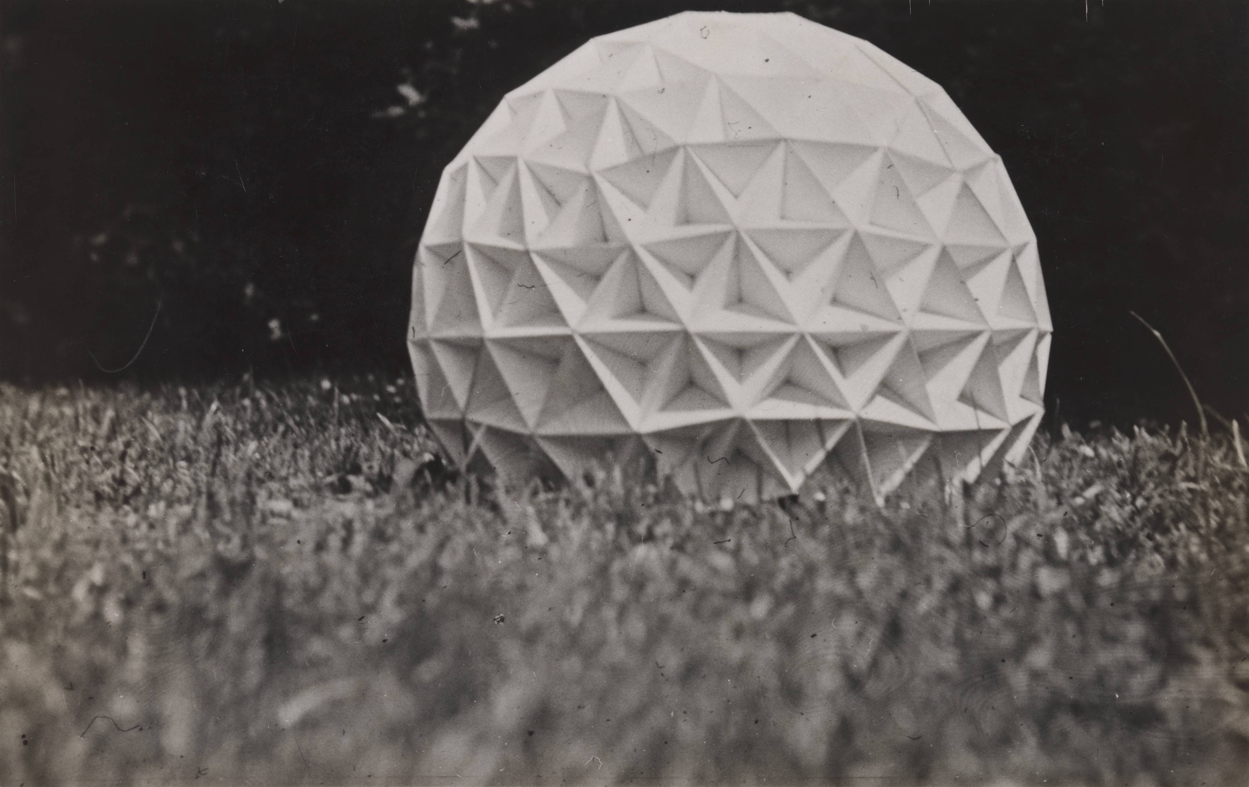 Model für Pappkuppel (Model for Shoebox Dome)