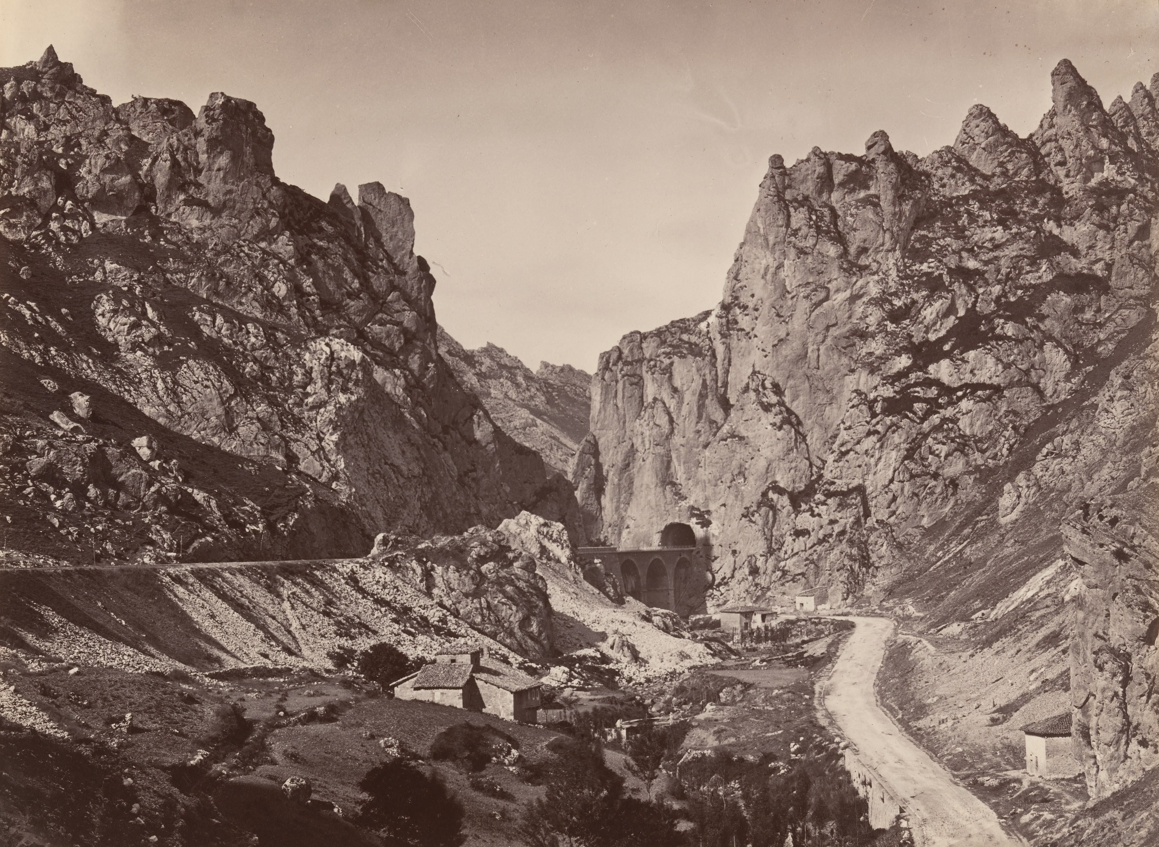 Norte túnel de la peña Leradada en Pancorbo (North Tunnel of the Leradada Rock in Pancorbo)