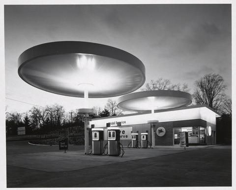 Untitled (Mobil Station)