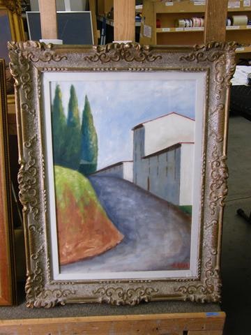 Strada con case e cipressi