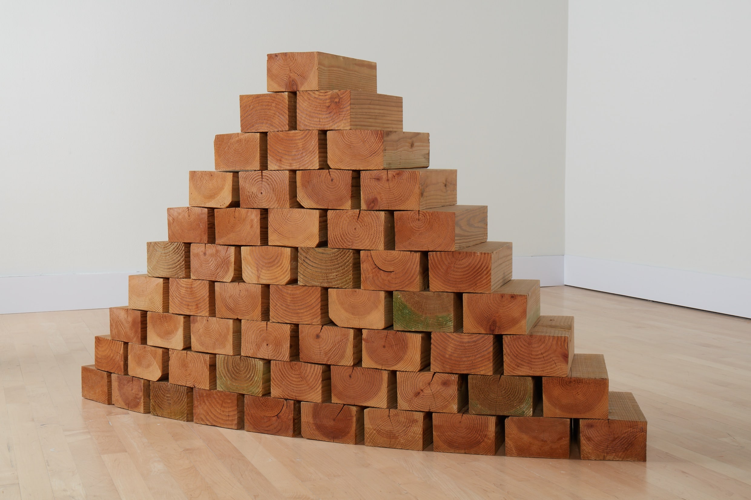 121 Curved Pyramid