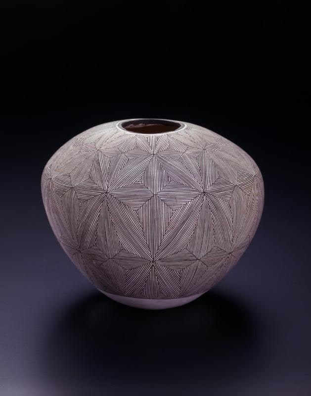 Seed jar with fine-line decoration