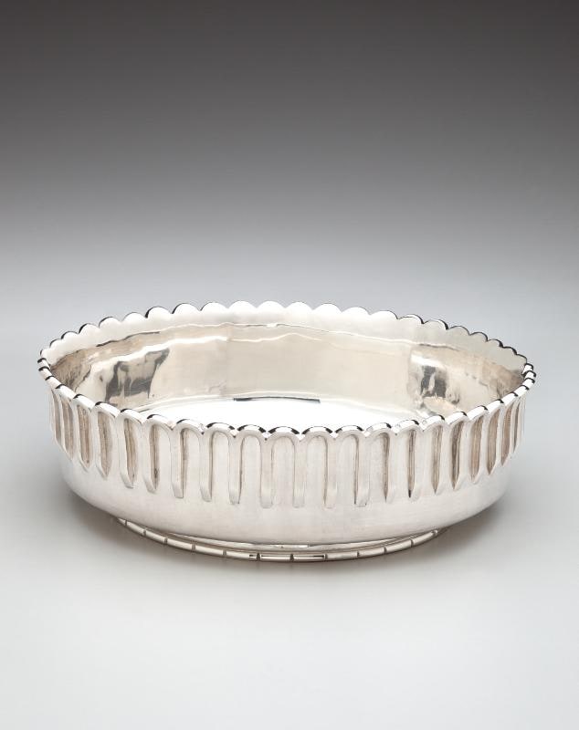 Fruit bowl in the art deco style