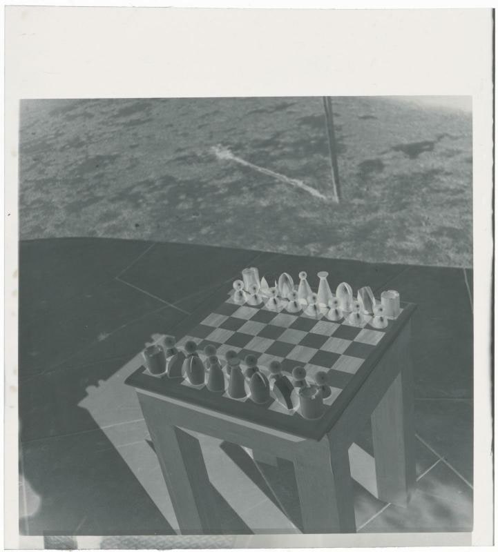 Jeu d'échecs dessiné par Man Ray