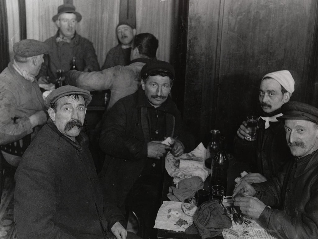 Supper with Cesspool Cleaners, Saint-Paul District
