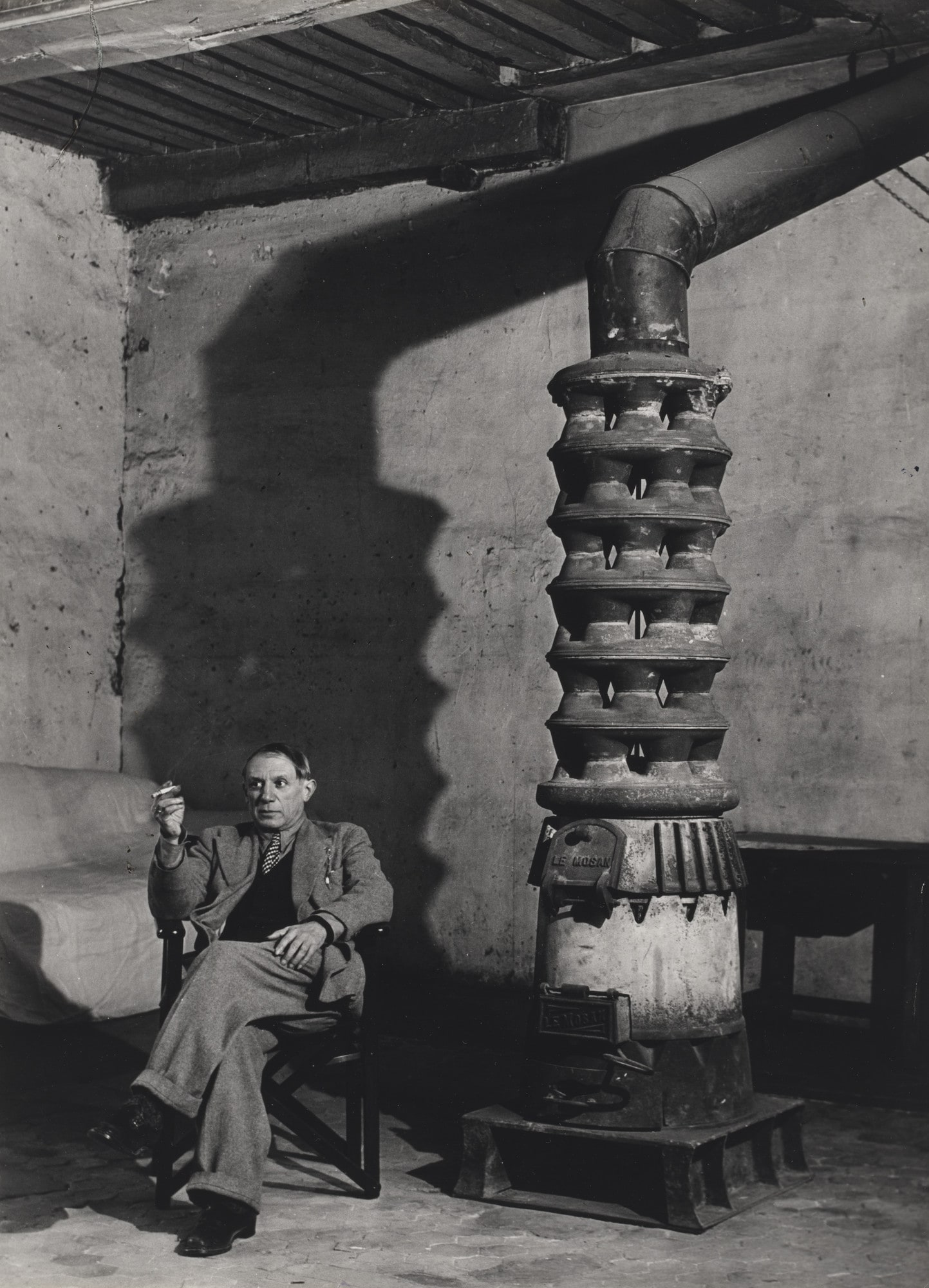 Picasso and his Stovem Rue des Grands Augustins, Paris. (Picasso et son poêle)
