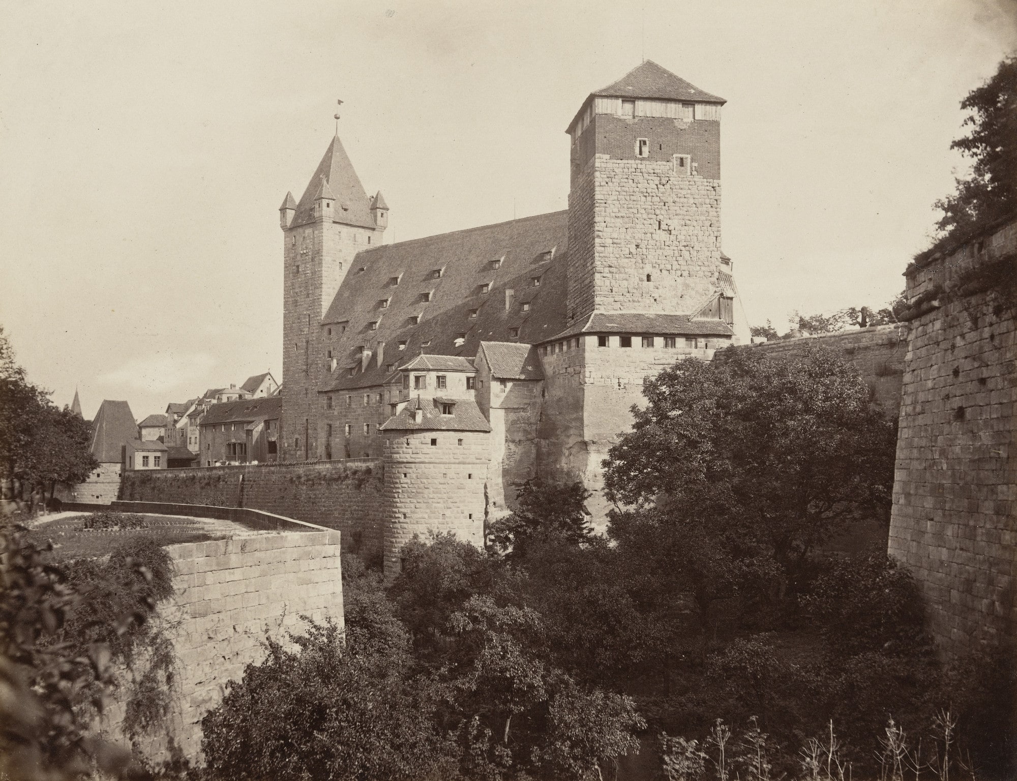 Der Fünfeckige Turm Mit Der Kaiserstallung Und Dem Lug Ins Land