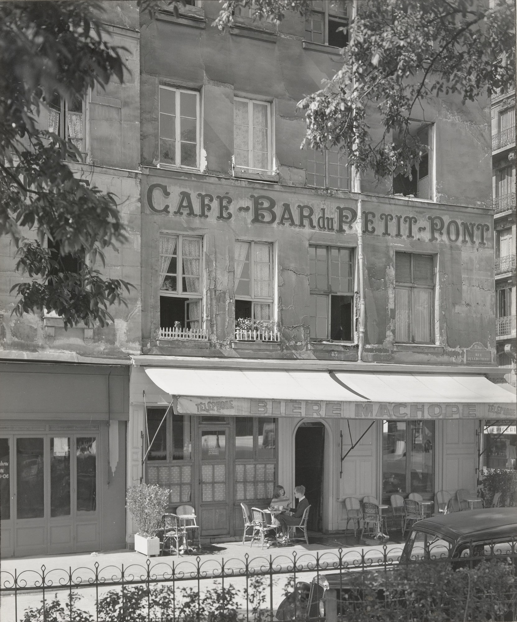 Café on Rue de la Boucherie, Paris