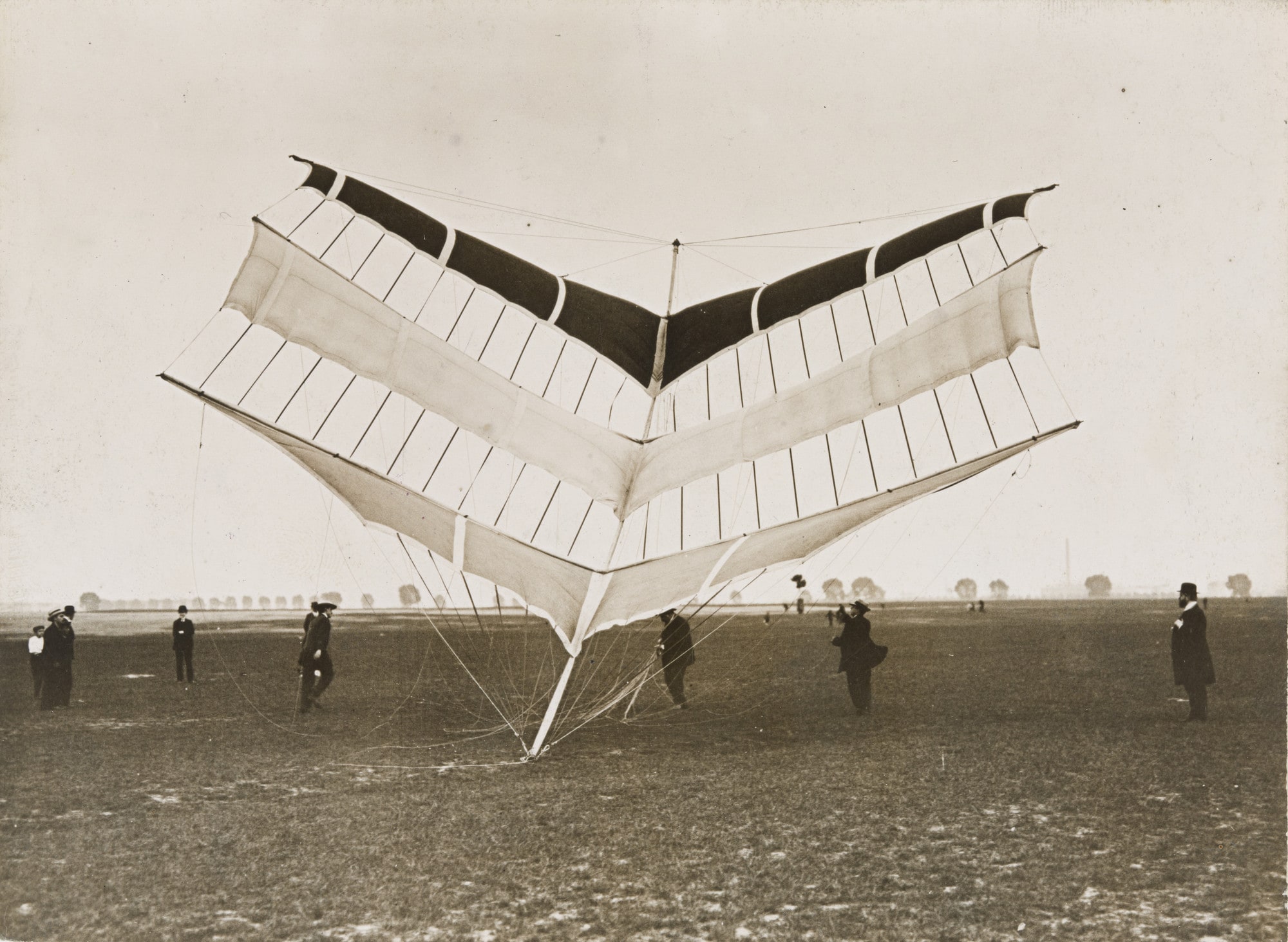 "The Unique Kite Invented by a Berlin Man Named Weichert"
