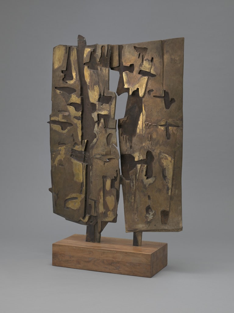 Conversation before the Mirror