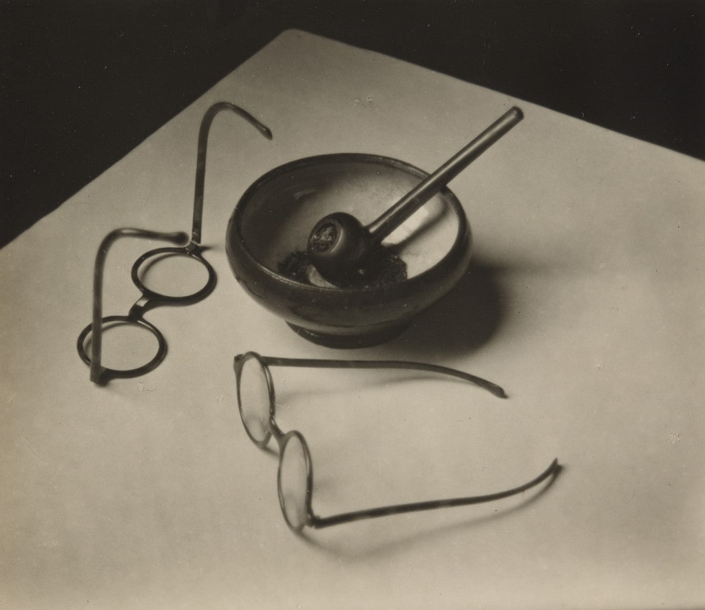 Mondrian's Glasses and Pipe