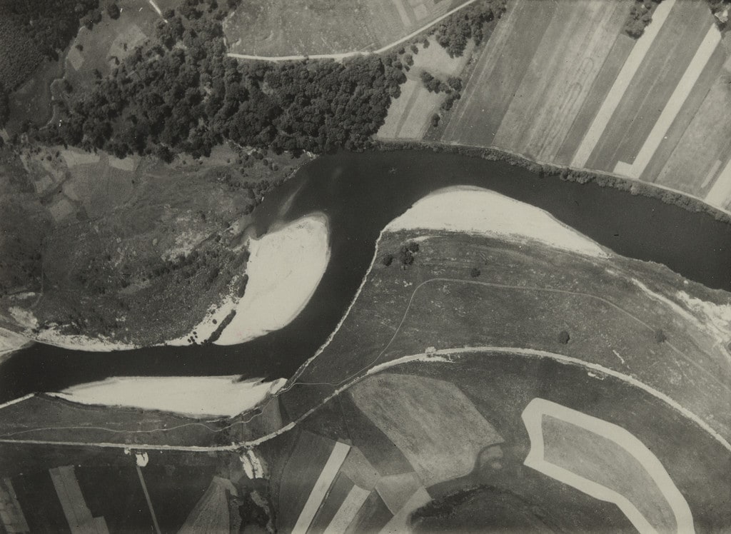 The Course of the Mulde with Sand Deposits in the Curves