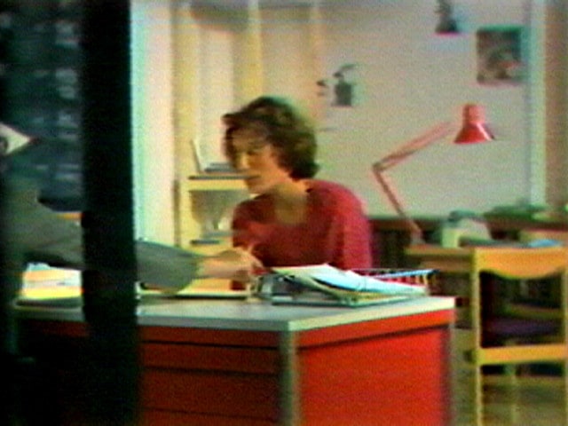 Six fois deux/Sur et sous la communication, Part 1A: Y a personne (Nobody's There)