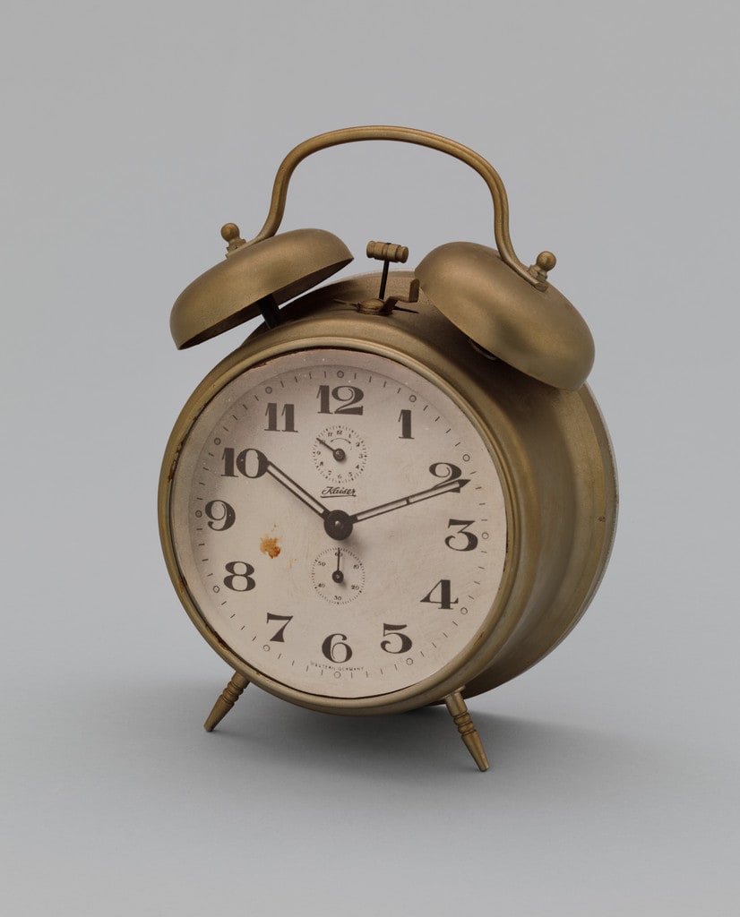22h10