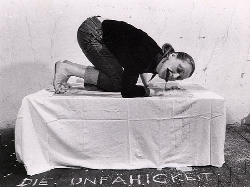 Asemie - die Unfähigkeit, sich durch Mienenspiel ausdrücken zu können (Asemie - The Inability to Express Oneself Through Facial Expression)