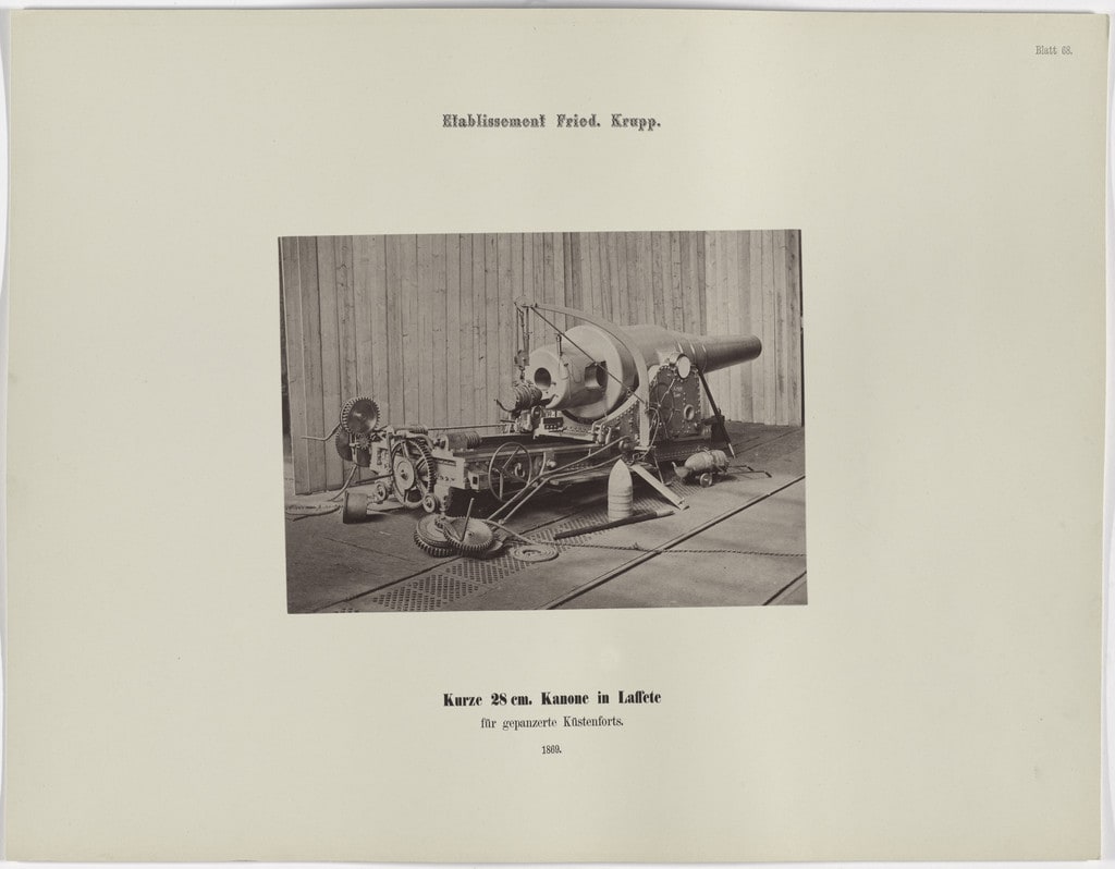 Kurze 28 cm. Kanone in Laffete für gepanzerte Küstenforts