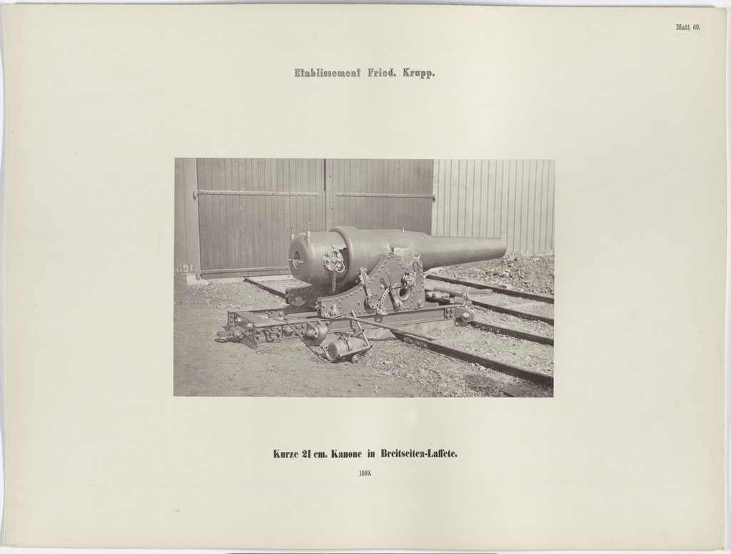 Kurze 21 cm. Kanone in Breitseiten-Laffete